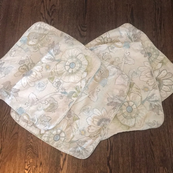 COPY - Like New 4 Pillow Covers - Picture 5 of 5